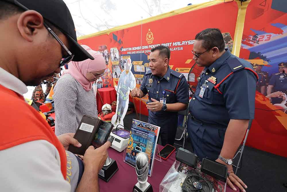 Jabatan Bomba dan Penyelamat Malaysia juga terlibat dalam pameran. - Kredit Foto: Jabatan Penerangan Malaysia