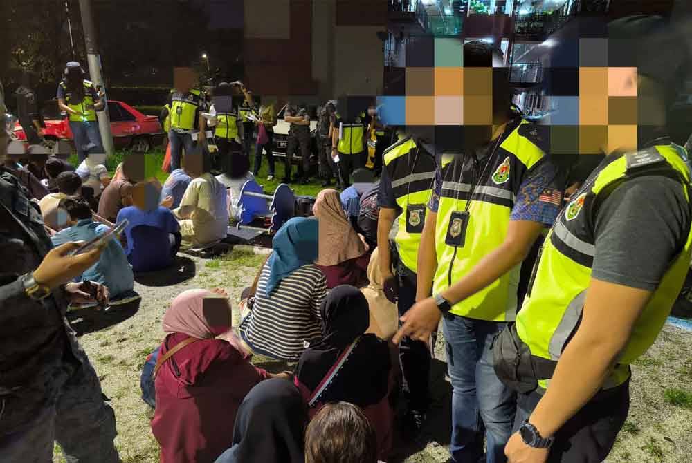 Sebahagian daripada warga asing yang ditahan dalam Ops Sapu terbabit. - Foto: Jabatan Imigresen Negeri Johor