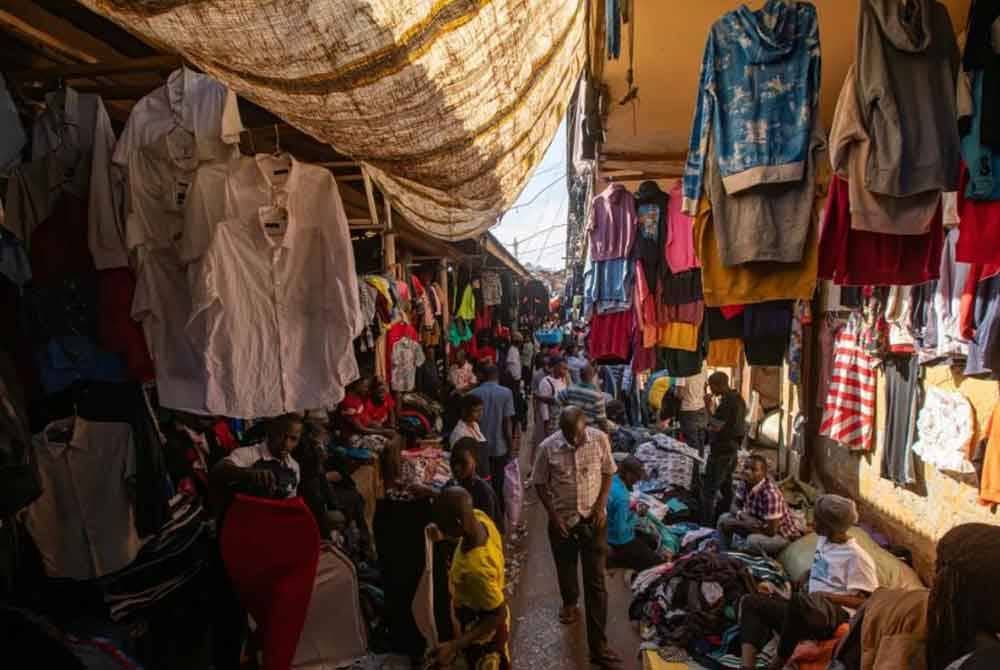 Pasar utama yang dibuka pada 1971 itu menjadi tempat mencari rezeki kira-kira 80,000 individu dan 70 peratus daripadanya adalah wanita.