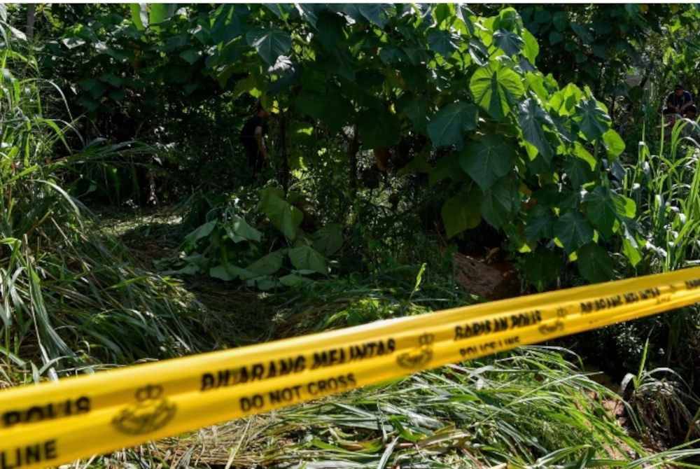 Lokasi penemuan mayat Zayn Rayyan kini ditutup kepada orang ramai dalam usaha mengumpul bukti baharu bagi menjejaki pembunuh kanak-kanak malang terbabit. - Foto Bernama