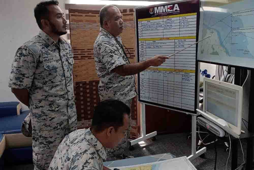 Operasi mencari dan menyelamat telah diaktifkan oleh Maritime Rescue Sub Centre (MRSC) Kuantan jam 11.15 malam.