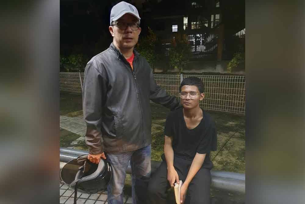 Muhammad Daniel Akmal ditemui dalam keadaan lemah ketika ditemui di pondok menunggu bas di hadapan Masjid Saidina Othman, Bandar Tun Razak pada Jumaat.