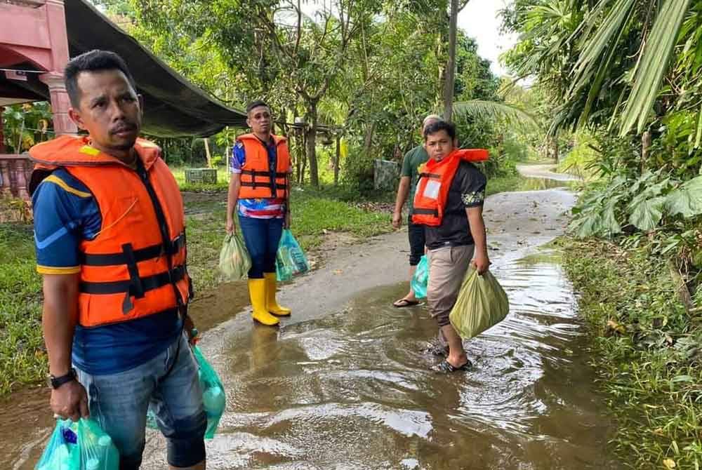 Pihak NGO terus menyalurkan bantuan kepada penduduk yang masih terjejas dengan banjir.