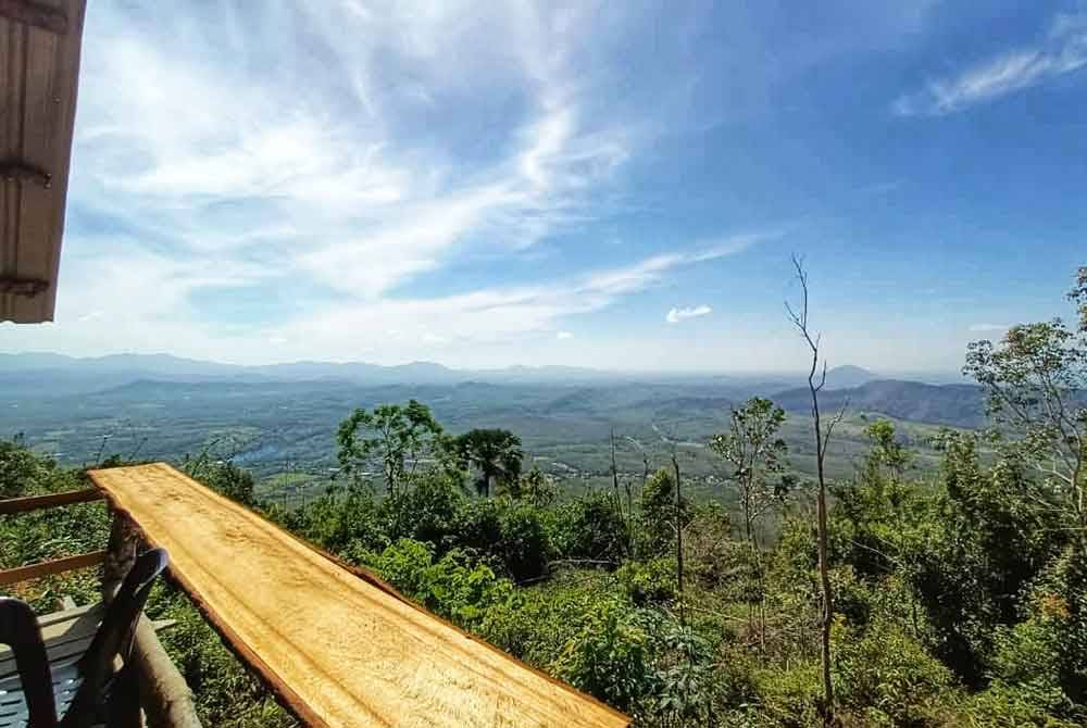 Pemandangan menghadap bandar raya Alor Setar dari puncak Bukit Telipong
