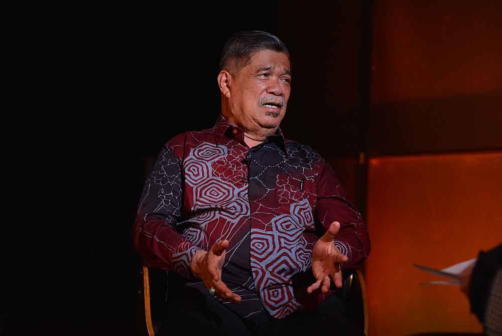 Mohamad ketika wawancara esklusif di Kompleks Karangkraf baru-baru ini.