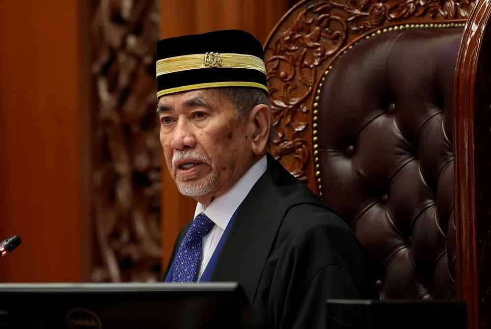 Yang Dipertua Dewan Negara, Tan Sri Dr Wan Junaidi Tuanku Jaafar ketika mempengerusikan Sidang Dewan Negara di Bangunan Parlimen pada Isnin. - Foto Bernama