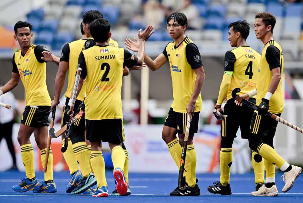 Barisan pemain negara meraikan jaringan yang diperoleh ketika menentang Mesir di Stadium Hoki Nasional.