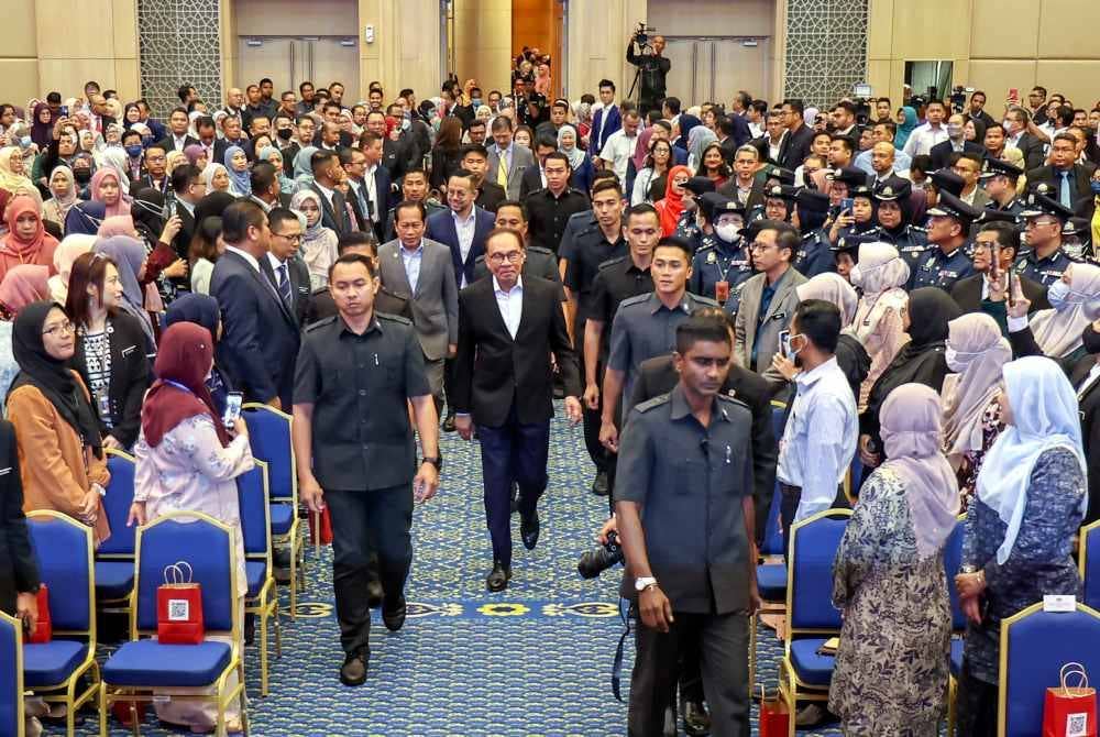 Anwar menghadiri Perhimpunan Bersama Warga Kementerian Kewangan pada Selasa. - Foto Bernama