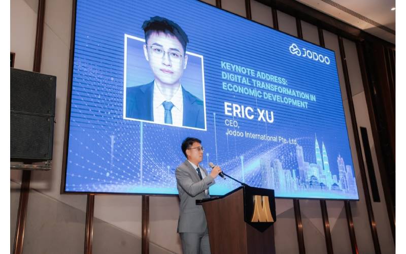 Eric Xu memberi ucapan semasa majlis pelancaran Transforming Through Agile Digitalisation-The Jodoo Way, baru-baru ini.