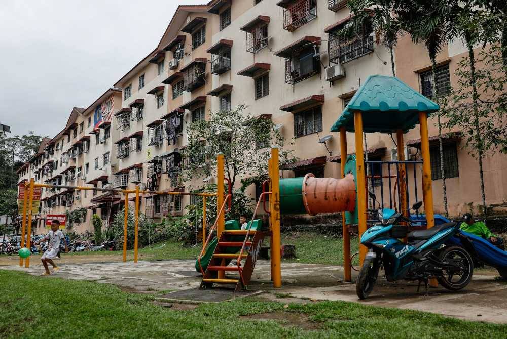 Suasana di sekitar lokasi kawasan parkir di Apartment Idaman, Damansara Damai dekat sini. - Foto Bernama