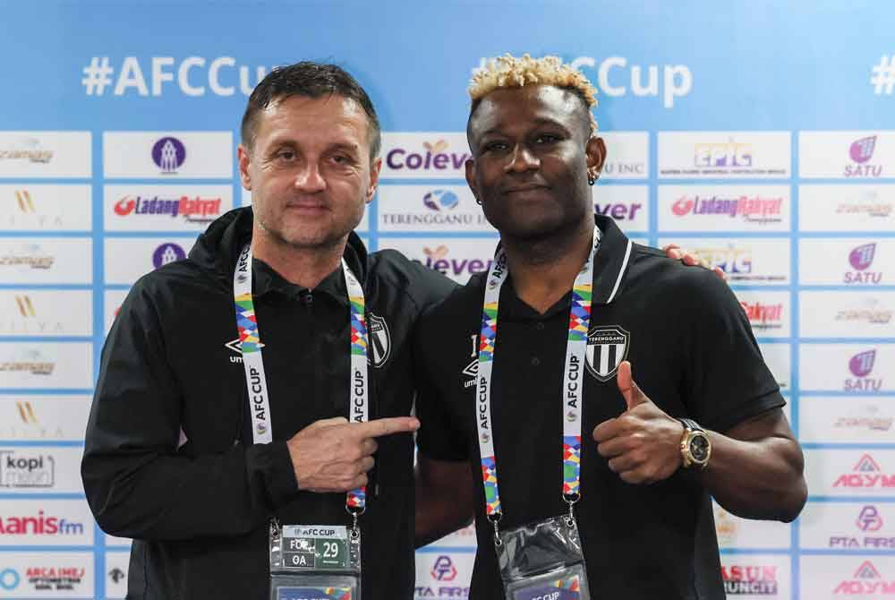 Steinbruckner (kiri) dan Sony Norde semasa sidang media, pada Selasa. - Foto Bernama