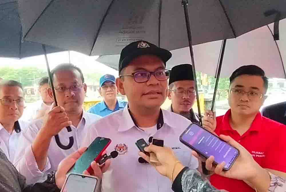 Akmal Nasrullah ketika ditemui media selepas melawat Rumah Pam Kampung Md Amin, di sini pada Selasa.