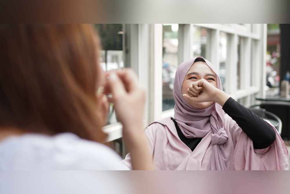 Renung kembali, bila semakin berusia, semakin hilang kawan yang ada hanya ahli keluarga terdekat sahaja. - Gambar hiasan 123RF