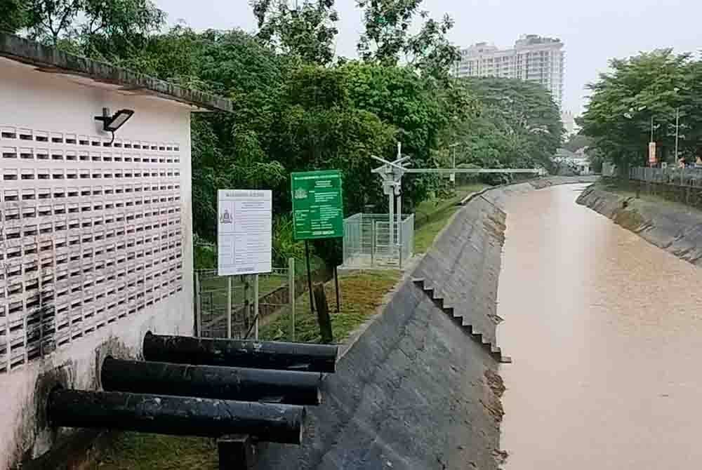 Rumah pam di Kampung Mohd Amin.