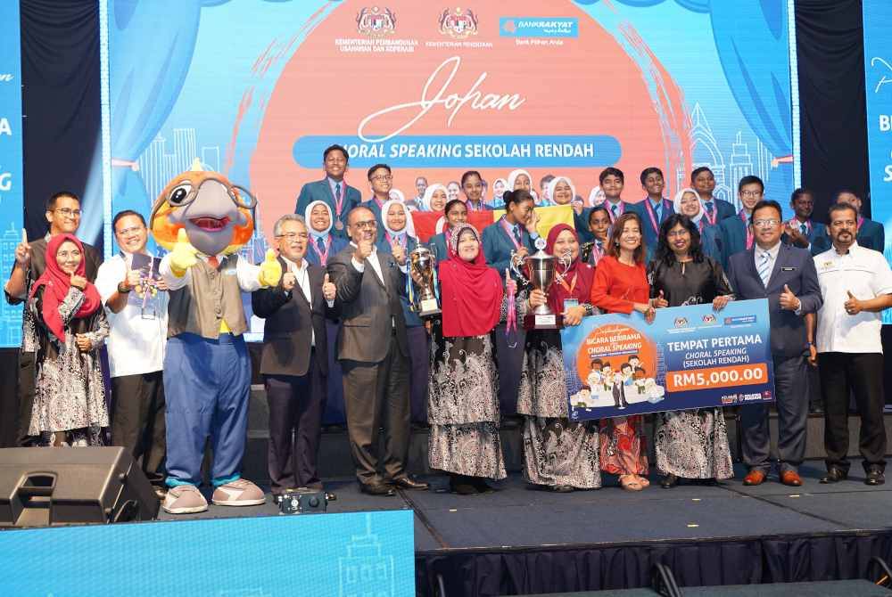 SK Subang Jaya muncul sebagai johan Choral Speaking bagi kategori sekolah rendah dan membawa pulang RM5,000.
