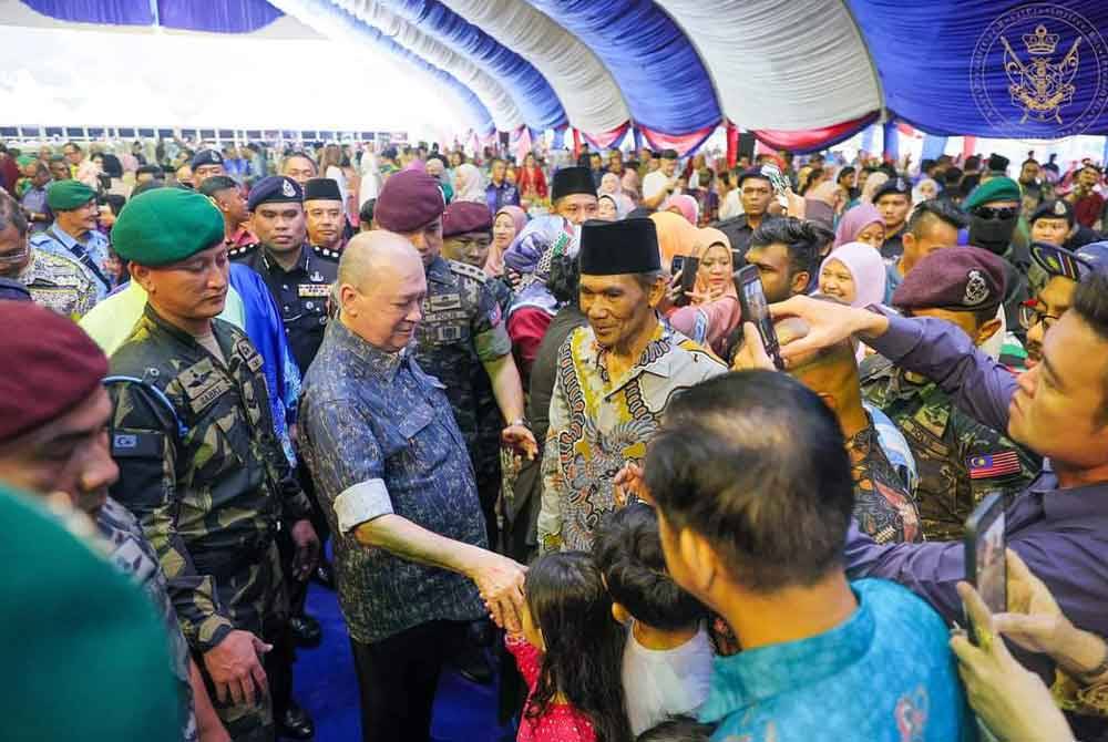 Sultan Ibrahim bersyukur dan berbesar hati dapat bertemu dengan rakyat pada Majlis Jamuan Teh yang diadakan di Muar, Mersing, Pontian dan Kluang.- Foto: Royal Press Office (RPO).