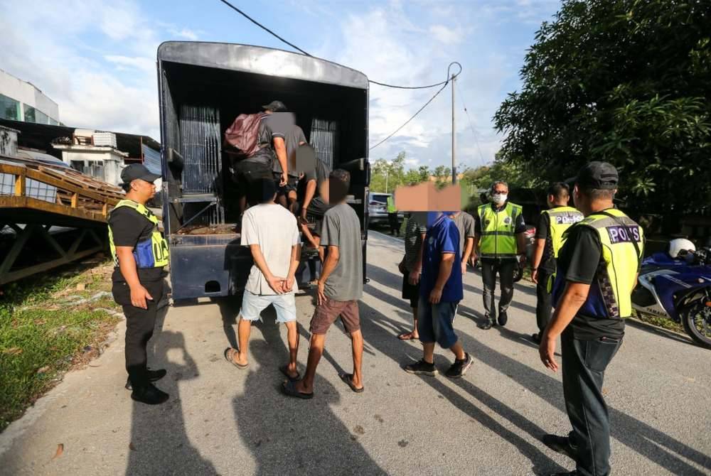 Kesemua tangkapan telah dibawa ke IPD Gombak untuk tindakan lanjut.