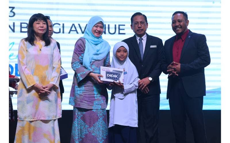KPM meningkatkan pendidikan digital di sekolah pada tahun 2023 melibatkan latihan guru dalam penggunaan teknologi, penyediaan infrastruktur digital yang baik, dan pengembangan kurikulum digital yang relevan. - FOTO: BERNAMA