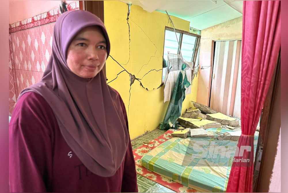 Bilik yang turut terkesan akibat pagar konkrit runtuh.