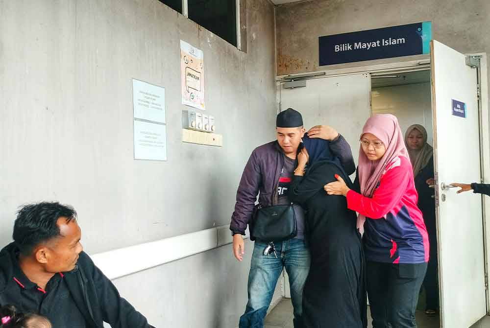 Suasana pilu menyelubungi di pekarangan Unit Forensik Hospital Kuala Lipis pada Jumaat