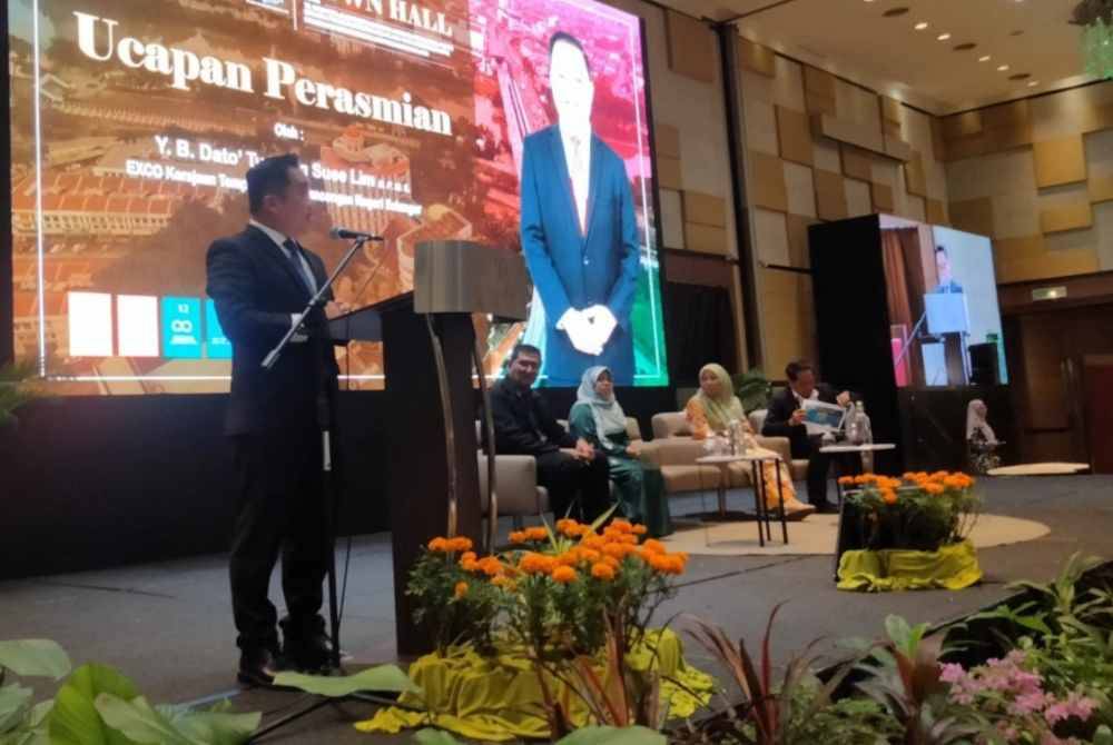 Suee Lim ketika berucap pada Sesi Townhall Exco Kerajaan Tempatan bersama pemilik dan pengusaha kilang tanpa kebenaran di kawasan pentadbiran MPK