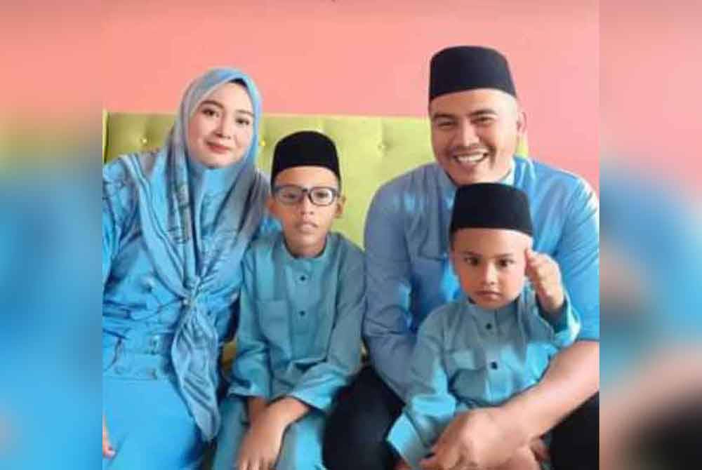 Gambar Nor Faizah (kiri) bersama Muhammad Hariz Adrian (dua dari kiri) dan Muhammad Hafiy Azman (kanan, dipangku) yang maut dalam nahas di Kilometer 17, Jalan Lipis- Benta dekat Lipis, awal pagi Jumaat.