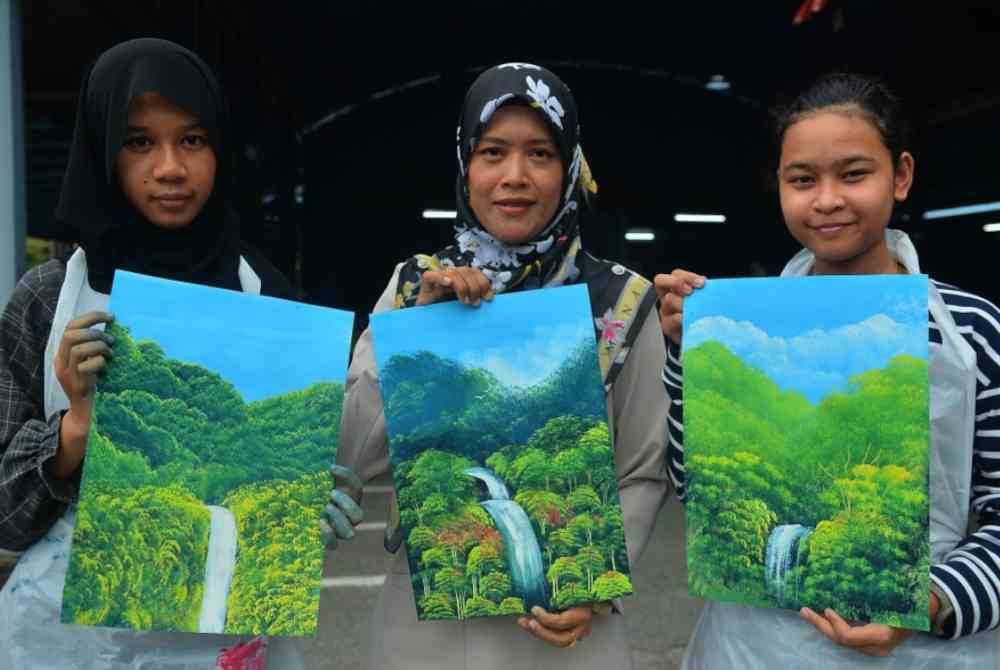 
Antara lukisan yang dihasilkan oleh anak didik Ismail Ahmad bagi menyambung legasi peninggalannya selepas ini.
