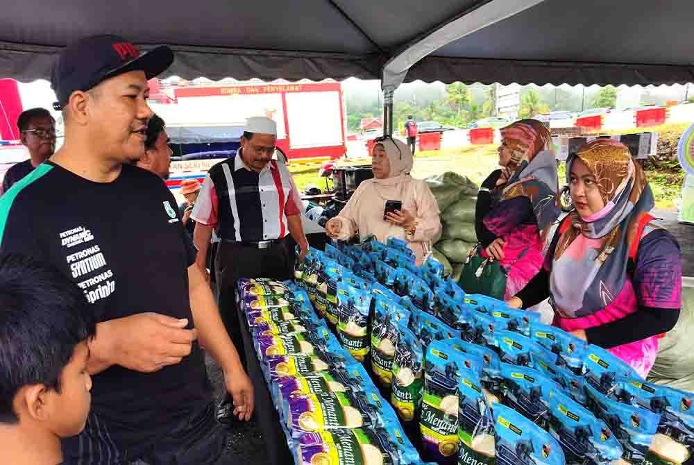 Orang ramai tak lepaskan peluang membeli beras Seri Menanti
