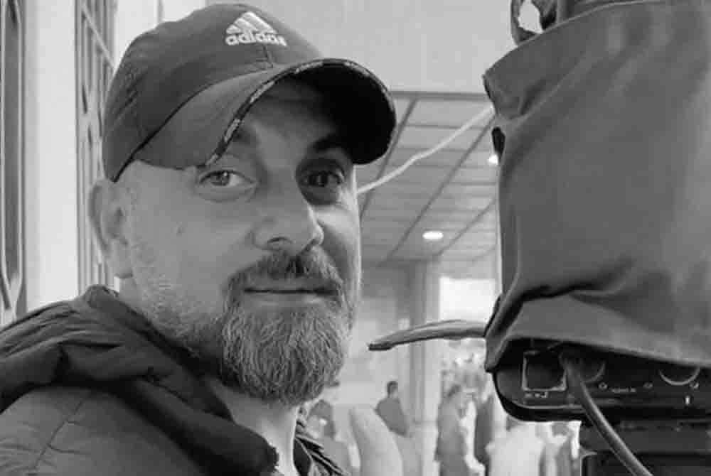 Jurukamera Arab Al Jazeera Samer Abudaqa terbunuh dan rakan sekerjanya Wael Dahdouh cedera ketika sedang membuat laporan di sekolah Farhana di Khan Younis sebelum di serang Israel pada Jumaat. - Foto X/Hamdah Salhut