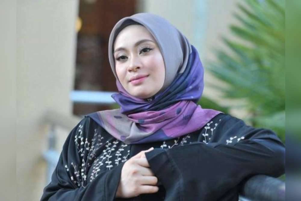 Adira memfailkan penceraian selepas tidak lagi wujud persefahaman dalam perkahwinan mereka.