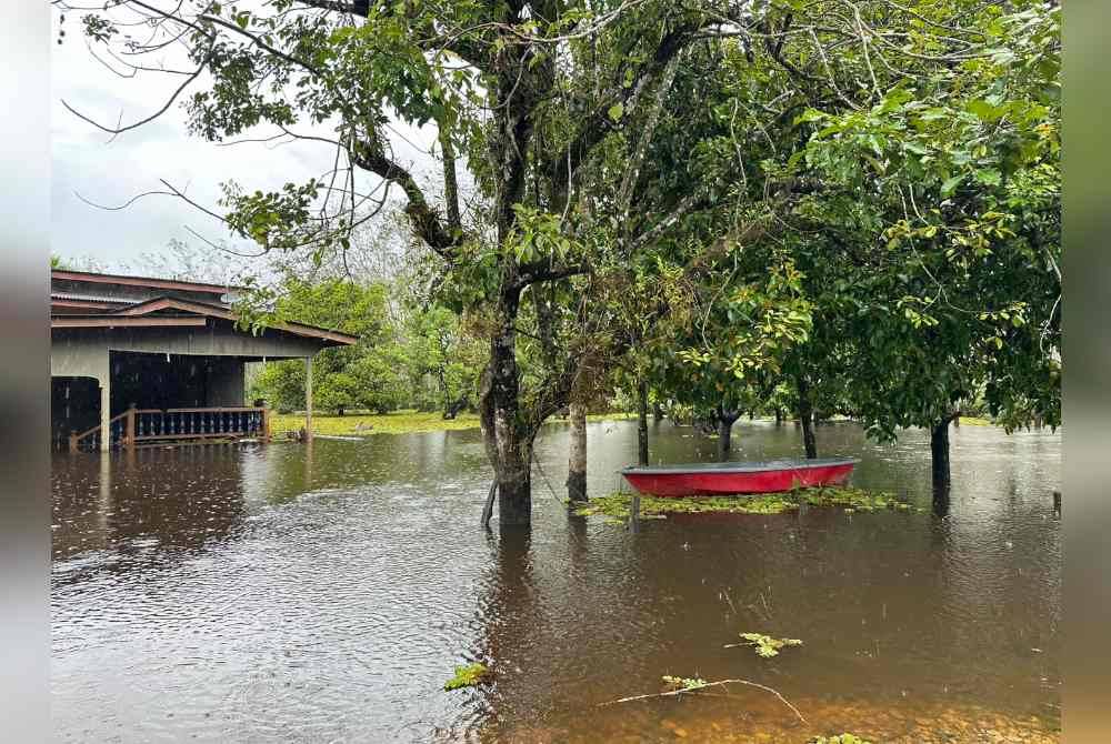 Keadaan banjir di Rantau Panjang.