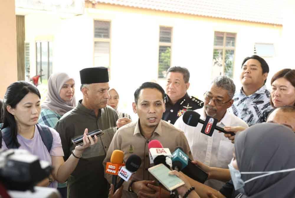 Mohd Azlan bercakap kepada pemberita pada Isnin.