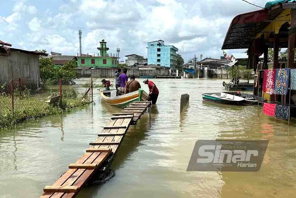 Mangsa banjir di Rantau Panjang dan Pasir Mas terus meningkat kepada 5,401 orang pada Isnin