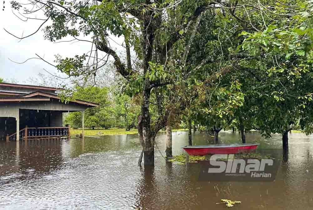Keadaan banjir di Rantau Panjang.