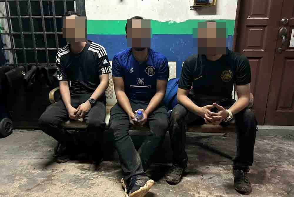 Tiga pendaki yang dipercayai menceroboh Hutan Simpan Gunung Pulai di Kulai ditemukan selamat tengah malam tadi. - Foto Facebook Jabatan Perhutanan Negeri Johor