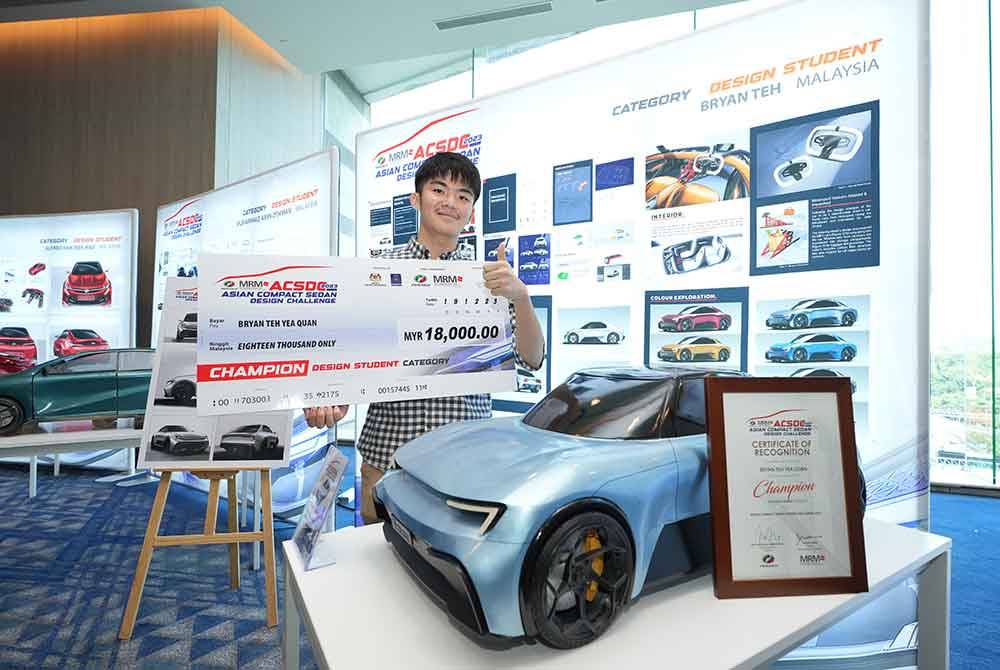 Peserta dari Universiti Asia Pasifik (APU), Bryan Teh Yea Quan yang dinobatkan sebagai pemenang utama bagi kategori pelajar rekaan dengan membawa pulang wang tunai RM18,000 dan sijil penyertaan.