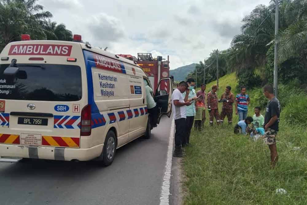 Mangsa bagaimanapun disahkan meninggal dunia di lokasi kejadian oleh pasukan perubatan sebelum mayat mangsa di hantar ke hospital untuk tindakan seterusnya.