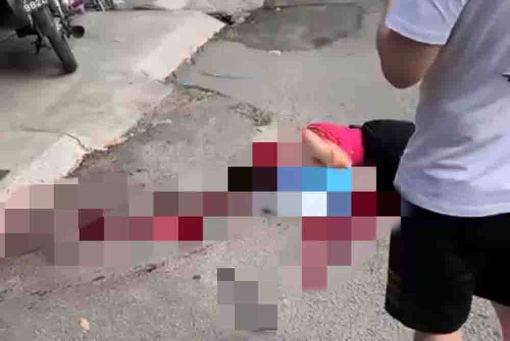 Mangsa mengalami cedera parah selepas ditetak suspek menggunakan senjata tajam dan disahkan meninggal dunia di HSJ ketika menerima rawatan.