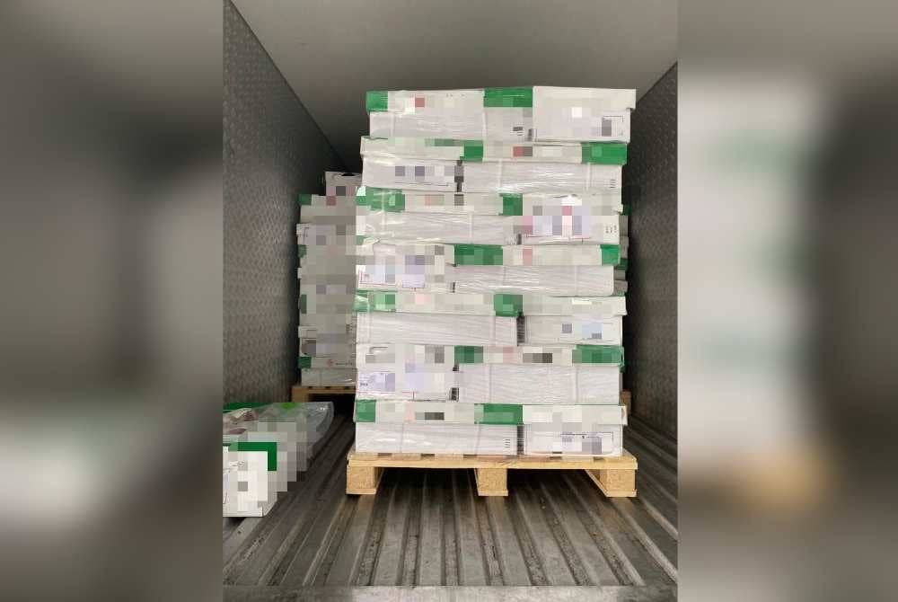 Maqis Selangor merampas daging dan tulang lembu sejuk beku di kargo KLIA, Sepang kerana mengemukakan sijil halal mengelirukan, pada Jumaat lalu.