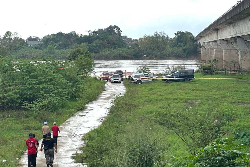 Usaha SAR mangsa jatuh jambatan diteruskan di Sungai Kelantan.