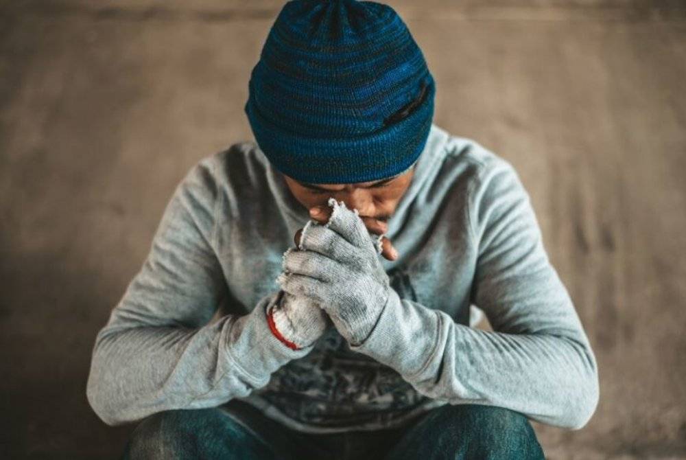 BERSABAR dan berlapang dadalah menerima ujian kemiskinan atau kesukaran daripada ALLAH SWT kerana pasti ada ganjaran bernilai di sebalik kesusahan berkenaan.