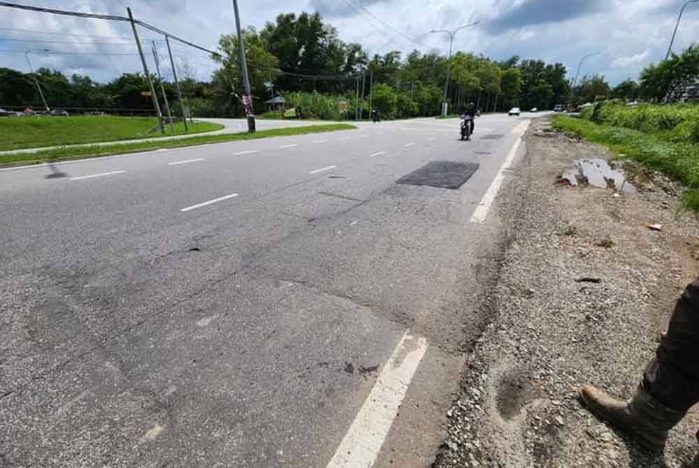 Jalan rosak ditampal selepas arahan dikeluarkan PBT.