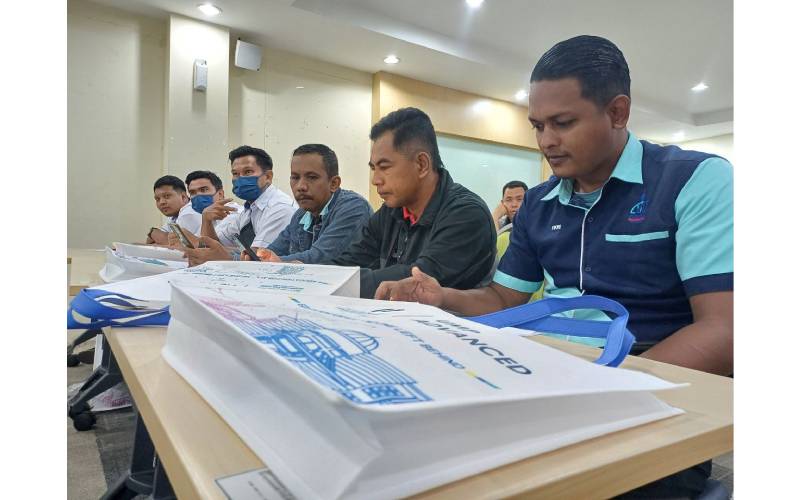 Sebahagian daripada 50 peserta seminar bagi meningkatkan kemahiran dalam industri.