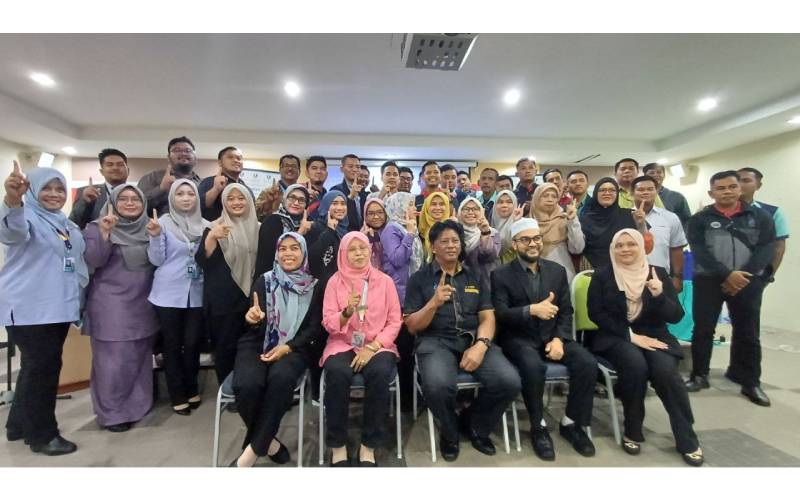Peserta seminar yang mengikuti syarahan Nurul Fazlin dan Prof. Madya Dr Abdul Aziz Azoddein di kampus UMPSA, Gambang pada Rabu.