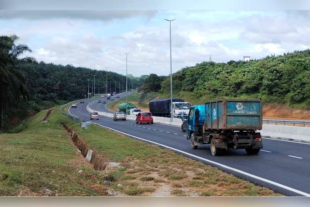 Laluan Selekoh S telah mula digunakan November lalu dan turut dilengkapi dengan kemudahan lampu jalan sekali gus menjadikan keselamatan pengguna jalan raya lebih terjamin.