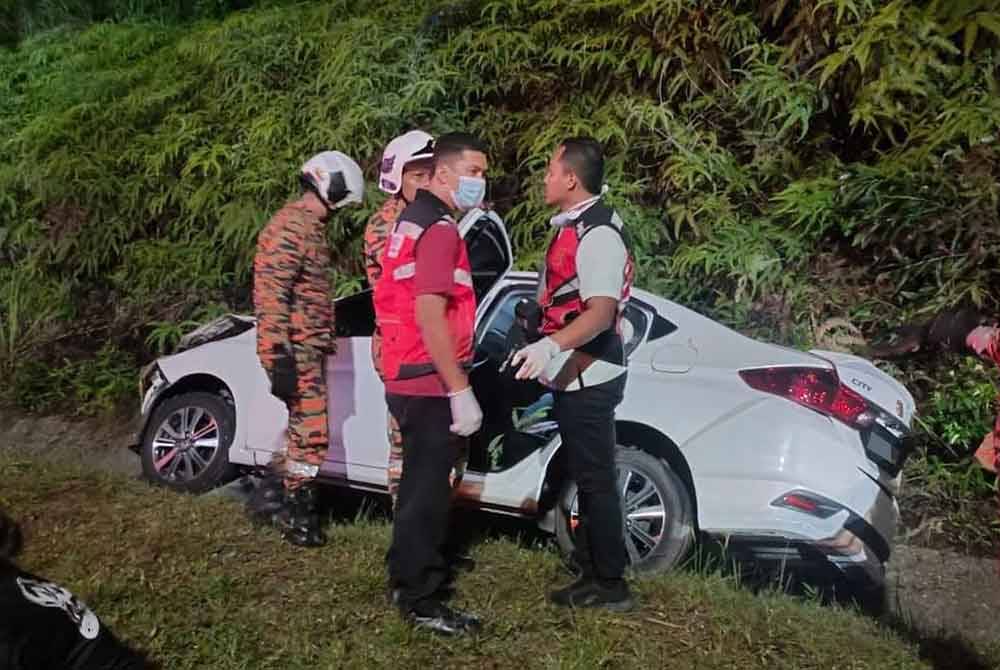 Bintang remaja sukan biliard negara, Afiq 13, maut dalam kemalangan selepas kereta yang dinaikinya bersama empat ahli keluarga terbabit kemalangan di Lebuhraya Kajang- Seremban (Lekas) berhampiran susur ke Ampangan, di sini, awal pagi semalam.