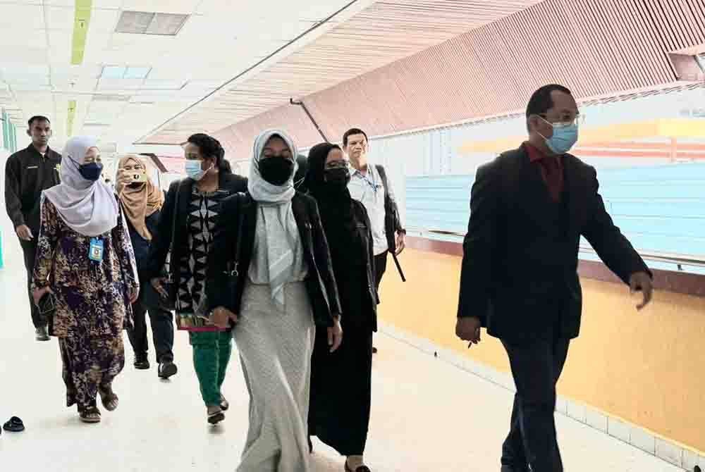 Pertuduhan dibuat di Wad C2, Jabatan Ortopedik HPP kerana tertuduh sedang menjalani rawatan berikutan mengalami kecederaan pada kaki kirinya.