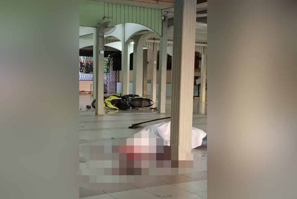 Gambar tular yang memaparkan kejadian mangsa maut setelah terbabas ke dalam ruang masjid.