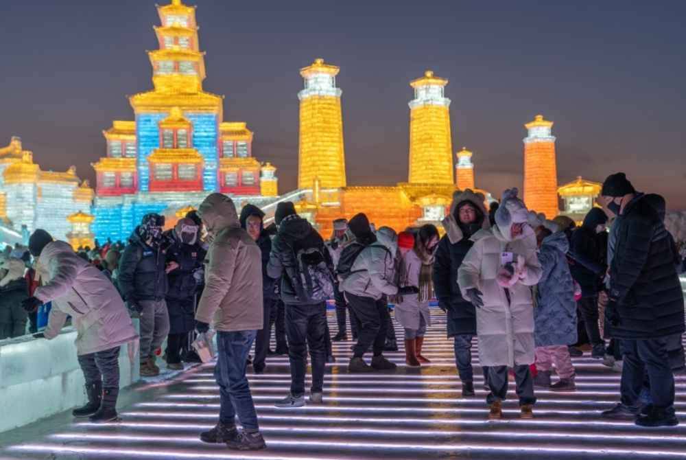 Festival Arca Ais dan Dunia Salji Antarabangsa Sun Island Harbin adalah acara penting yang diiktiraf di seluruh dunia, malah dinanti-nantikan oleh pelancong domestik serta antarabangsa. Foto: XINHUA
