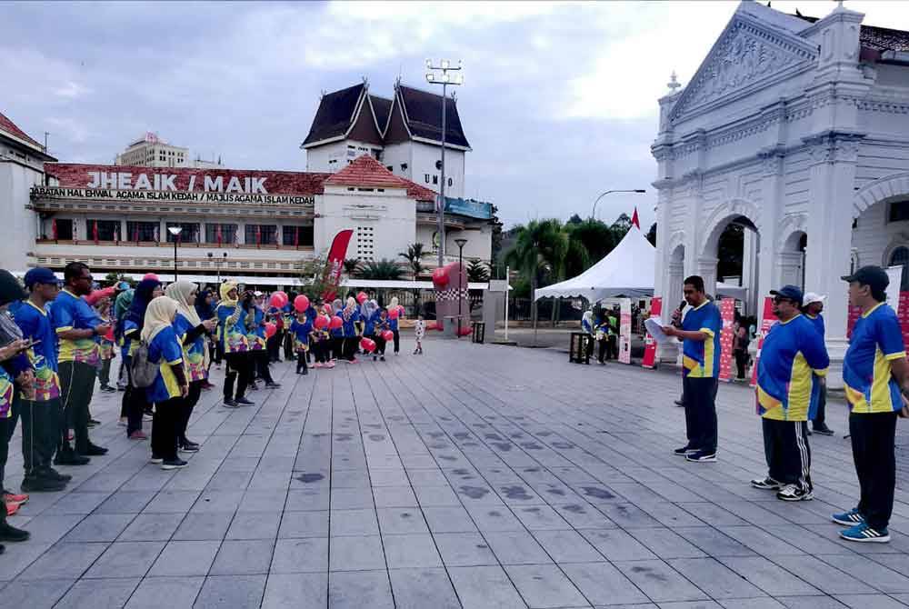 Ucapan aluan Muhammad Radhi sebelum pelepasan peserta.